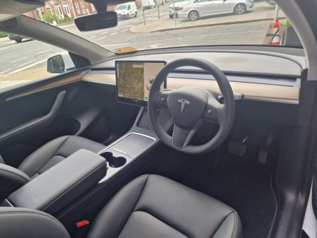 2024 Tesla Model Y - photo 5