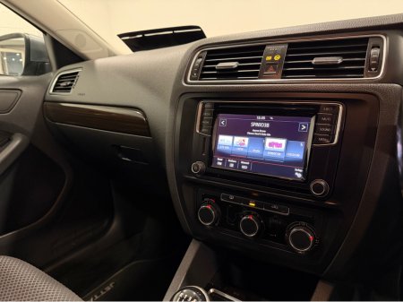 2016 Volkswagen Jetta - photo 29