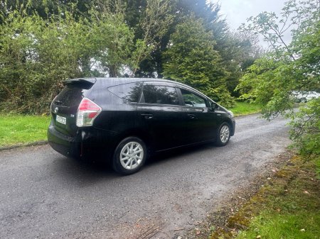 2015 Toyota Prius - photo 2