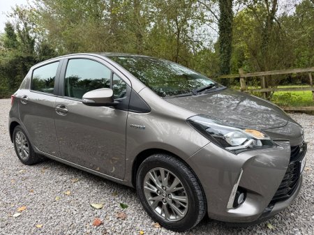 2019 Toyota Yaris Hybrid Luna