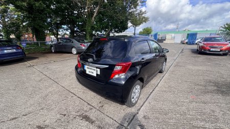 2015 Toyota Vitz - photo 4