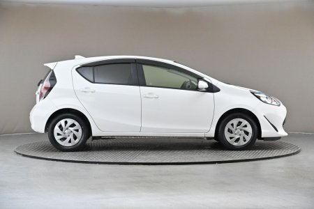 2020 Toyota Aqua - photo 12