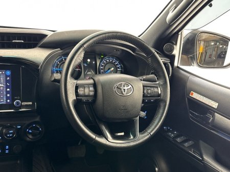 2025 Toyota Hilux - photo 9
