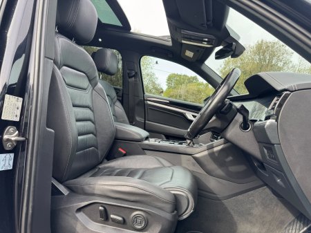 2021 Volkswagen Touareg - photo 8
