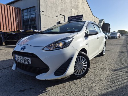2017 Toyota Aqua - photo 2