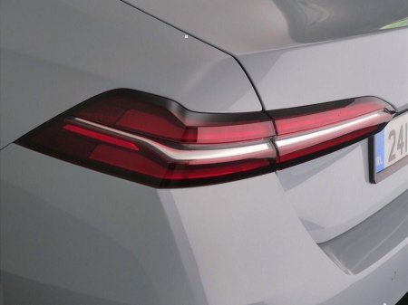 2024 BMW 5-Series - photo 20