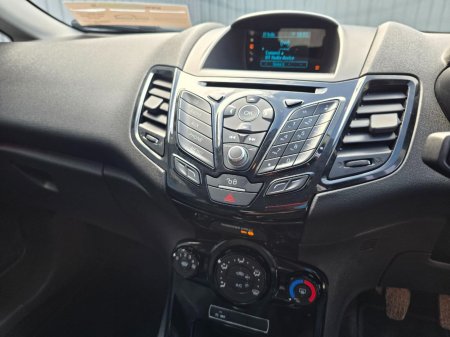 2015 Ford Fiesta - photo 15
