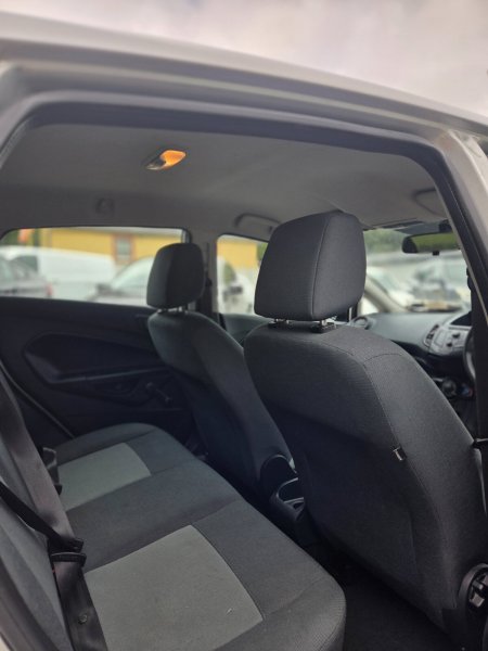 2012 Ford Fiesta - photo 16