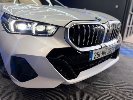 2025 BMW 5-Series - photo 7