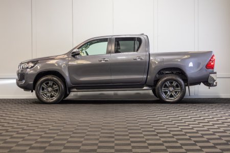 2025 Toyota Hilux - photo 3