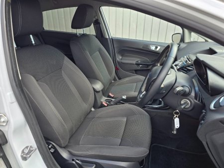 2015 Ford Fiesta - photo 10