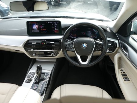 2022 BMW 5-Series - photo 25