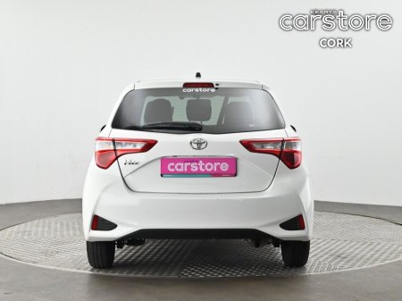 2019 Toyota Vitz - photo 4