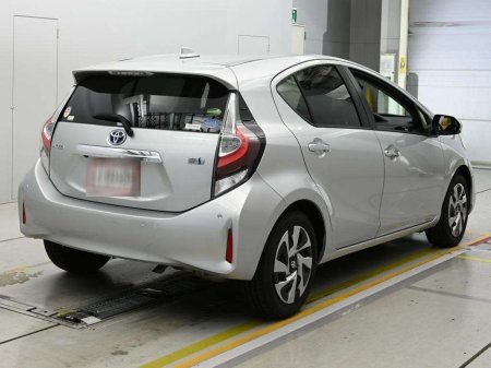 2020 Toyota Aqua - photo 2