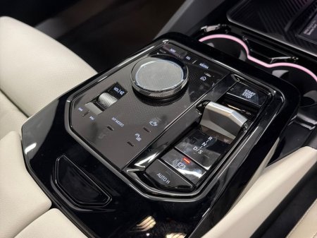 2026 BMW 5-Series - photo 9