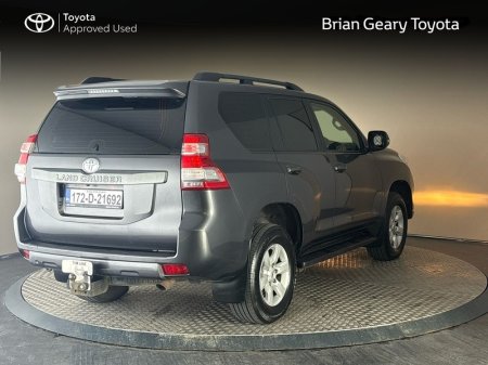 2017 Toyota Land Cruiser - photo 2
