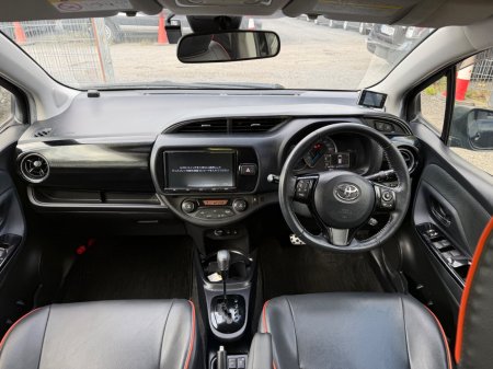 2017 Toyota Vitz - photo 14