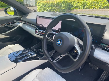 2024 BMW 5-Series - photo 7