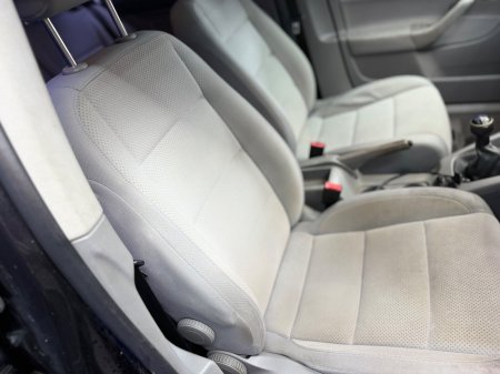 2004 Volkswagen Golf - photo 16