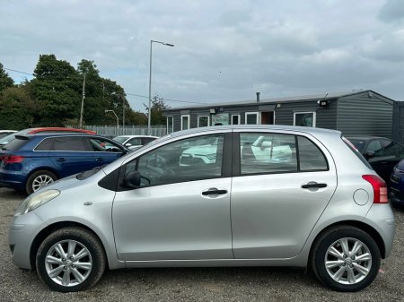 2011 Toyota Yaris - photo 8