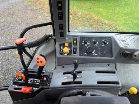 1994 Ford 8340 - photo 13