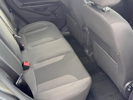 2016 Ford Fiesta - photo 15