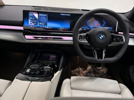 2026 BMW 5-Series - photo 5