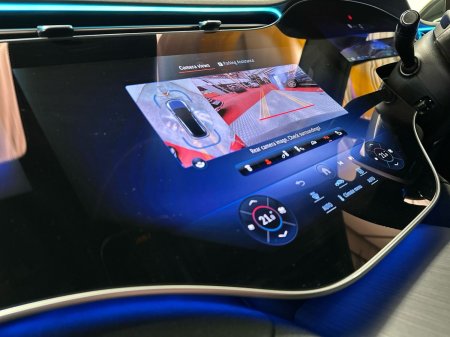 2025 Mercedes-Benz EQE - photo 9