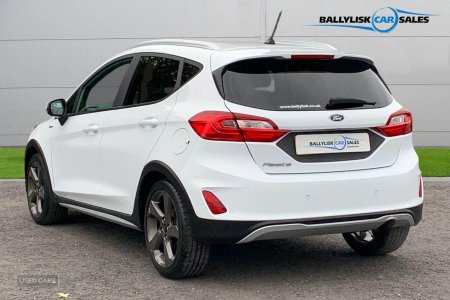 2018 Ford Fiesta - photo 2