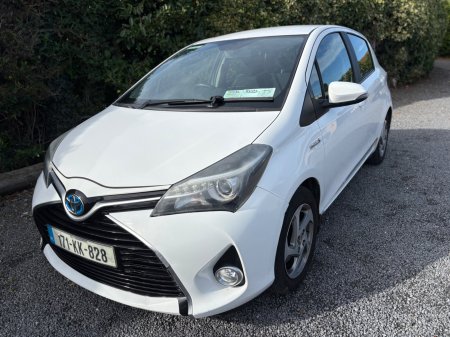 2017 Toyota Yaris Hybrid Luxury