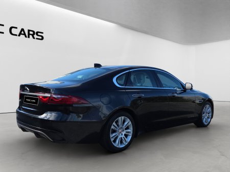 2021 Jaguar XF - photo 3