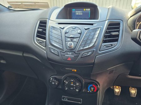 2017 Ford Fiesta - photo 14
