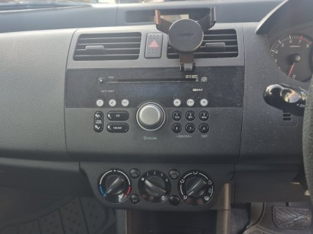 2010 Suzuki Swift - photo 17