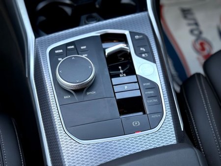 2025 BMW 3-Series - photo 13