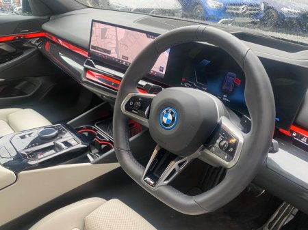 2025 BMW 5-Series - photo 16