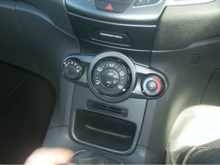 2015 Ford Fiesta - photo 8