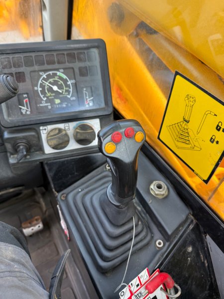 2005 JCB 526 - photo 16