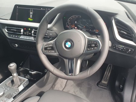 2024 BMW 1-Series - photo 6