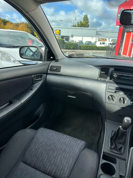2004 Toyota Corolla - photo 25
