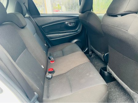 2020 Toyota Vitz - photo 12