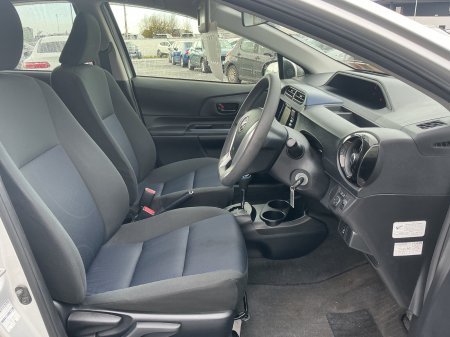 2015 Toyota Aqua - photo 14