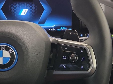 2025 BMW 5-Series - photo 18