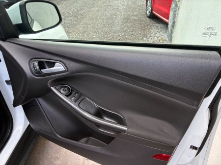 2015 Ford Focus - photo 14