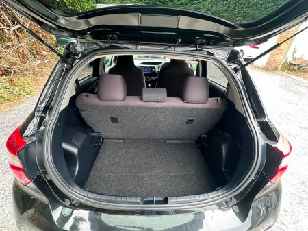 2018 Toyota Vitz - photo 14