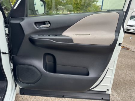 2017 Nissan Serena - photo 13