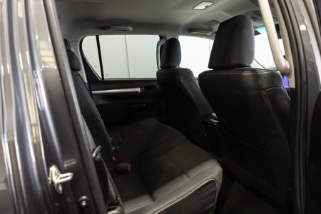 2025 Toyota Hilux - photo 12