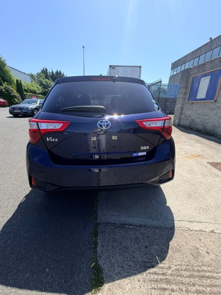 2019 Toyota Vitz - photo 2