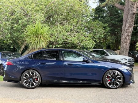 2025 BMW 5-Series - photo 4