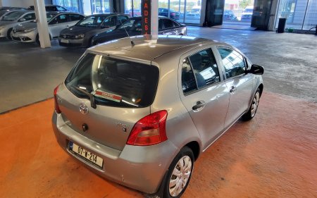 2007 Toyota Yaris - photo 2