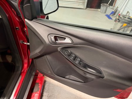 2016 Ford Focus - photo 14